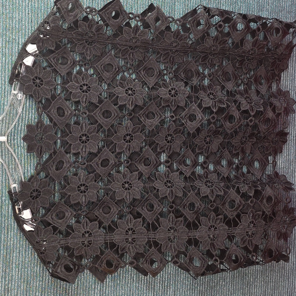 Crochet Cut Out Floral Lace Vest/ Cover Up Top - Picture 6 of 13